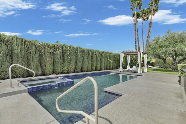 1045 E Deepak Rd in Palm Springs, CA - Building Photo - Building Photo