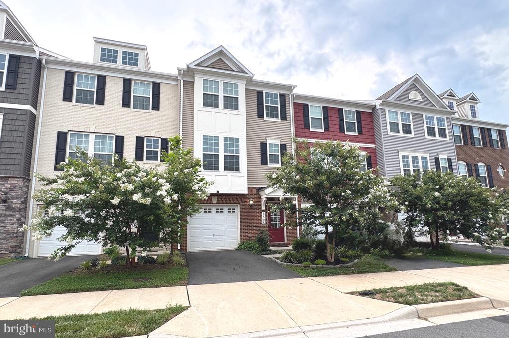 8505 Craggan Ln in Manassas, VA - Building Photo
