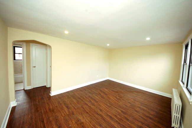 Hamilton Garden Apartments in Hamilton, NJ - Building Photo - Building Photo