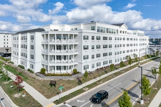 Red Cedar Lodge in Lansing, MI - Foto de edificio - Building Photo