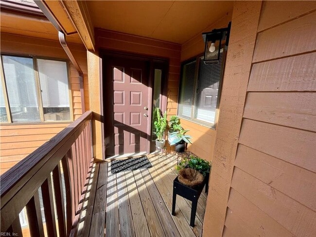 3038 Cape Henry Ct in Virginia Beach, VA - Building Photo - Building Photo