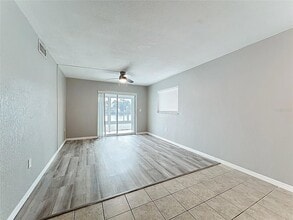 11705 3rd St E, Unit 4 in Treasure Island, FL - Building Photo - Building Photo