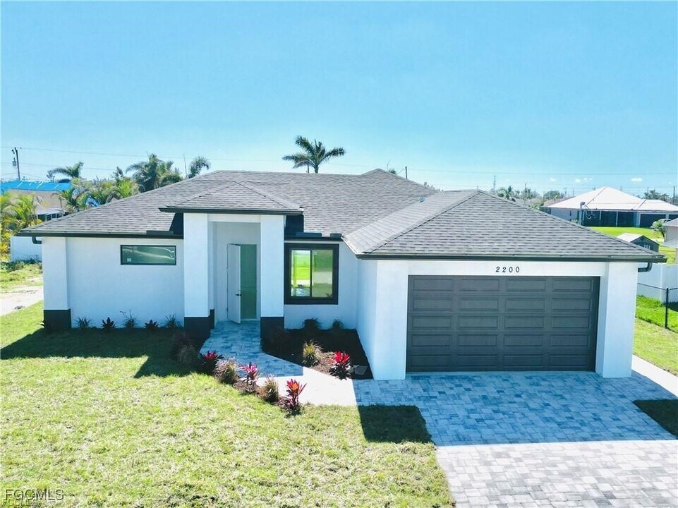 2200 NW 4th Terrace in Cape Coral, FL - Building Photo