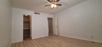 1455 E Katie Ave, Unit C28 in Las Vegas, NV - Foto de edificio - Building Photo