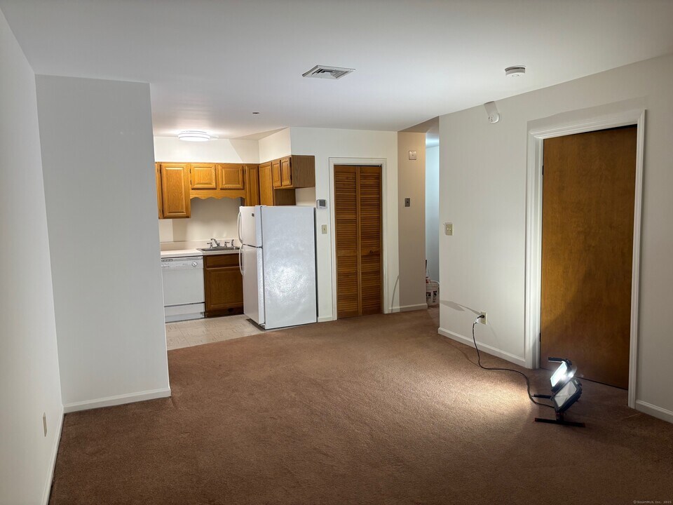 181 Westport Ave in Norwalk, CT - Building Photo