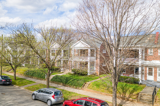 3322-3324 W Grace St in Richmond, VA - Building Photo - Building Photo