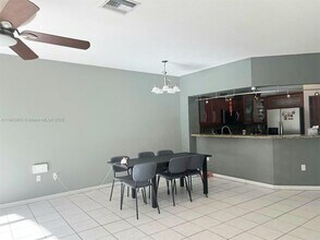 913 NW 100th Ave in Pembroke Pines, FL - Building Photo - Building Photo