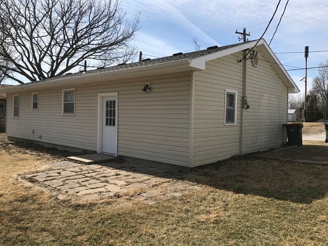1005 W. Davis St., Unit B in Savannah, MO - Building Photo - Building Photo