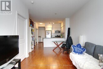 2885 Bayview Ave in Toronto, ON - Building Photo - Building Photo