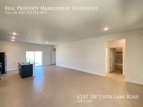 6157 SW 154th Lane Rd in Ocala, FL - Foto de edificio - Building Photo