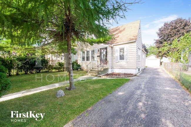 216 S Elmwood Ave in Waukegan, IL - Building Photo - Building Photo