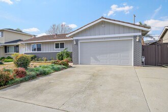 1061 Rickenbacker St in San Jose, CA - Building Photo - Building Photo