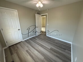 308 NE Topaz Dr in Lee's Summit, MO - Building Photo - Building Photo