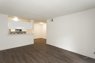 La Nouvelle Apartments in North Hollywood, CA - Building Photo - Interior Photo