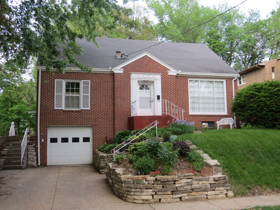 1329 47th St in Des Moines, IA - Building Photo