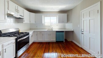 280 McGrath Hwy in Somerville, MA - Building Photo