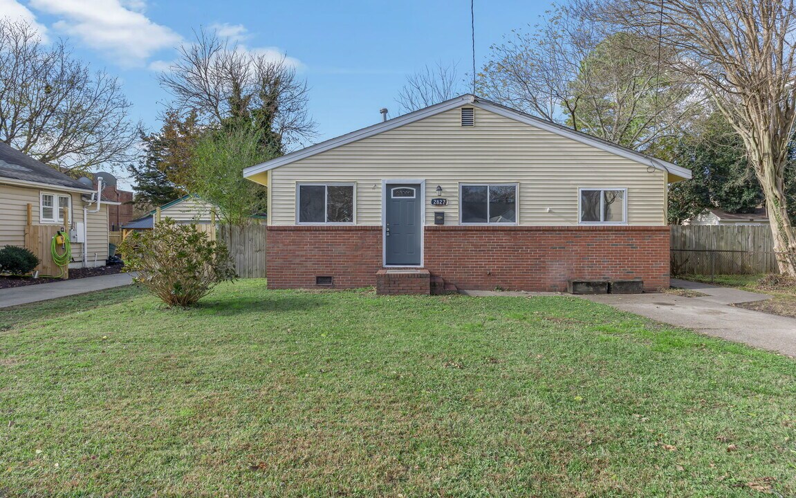 2827 Grandy Ave in Norfolk, VA - Building Photo