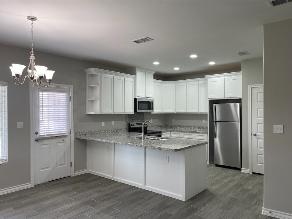 119 Mimosa St in Los Fresnos, TX - Building Photo
