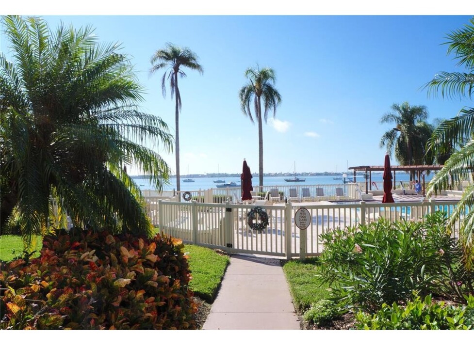 6365 Bahia del Mar Blvd, Unit Bahia Del Mar in St. Petersburg, FL - Building Photo