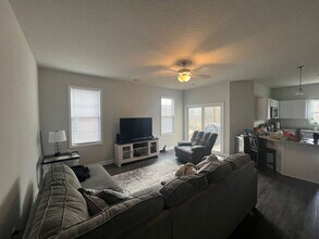 210 Shallowbag Bay Ln in Jacksonville, NC - Building Photo - Building Photo