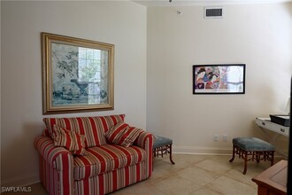 157 Colonade Cir in Naples, FL - Foto de edificio - Building Photo