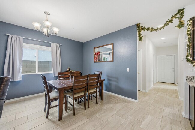 21359 W Alvarado Rd in Buckeye, AZ - Building Photo - Building Photo