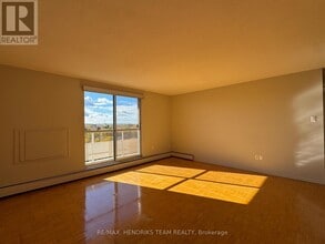 64 Windward St in St Catharines, ON - Building Photo - Building Photo