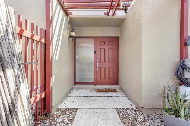 1281 W Fairway Rd in Pembroke Pines, FL - Building Photo - Building Photo