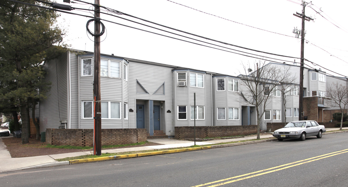 24-28 Courtland St in New Brunswick, NJ - Building Photo