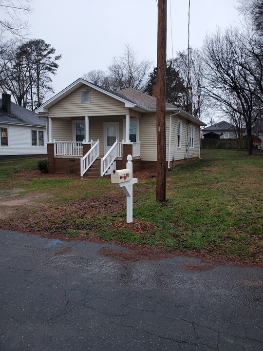 160 Cherry St in China Grove, NC - Foto de edificio