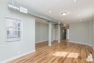 2457 W Logan Blvd in Chicago, IL - Foto de edificio - Building Photo