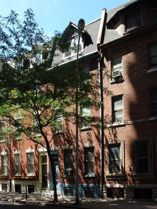 1951 Locust St in Philadelphia, PA - Foto de edificio