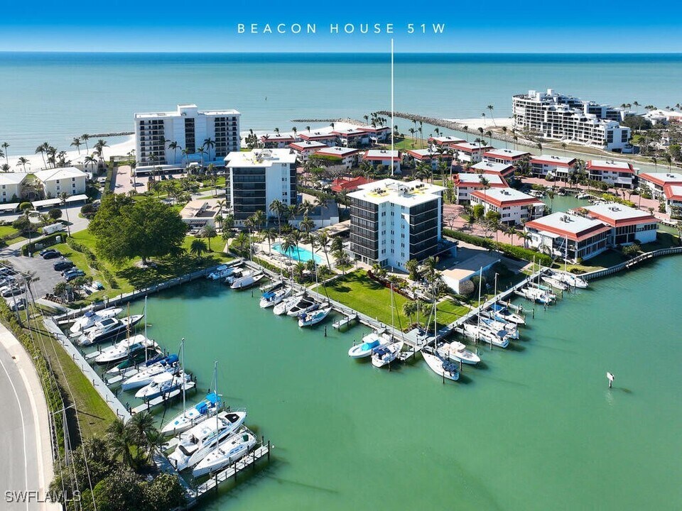 2170 Gulf Shore Blvd N in Naples, FL - Foto de edificio