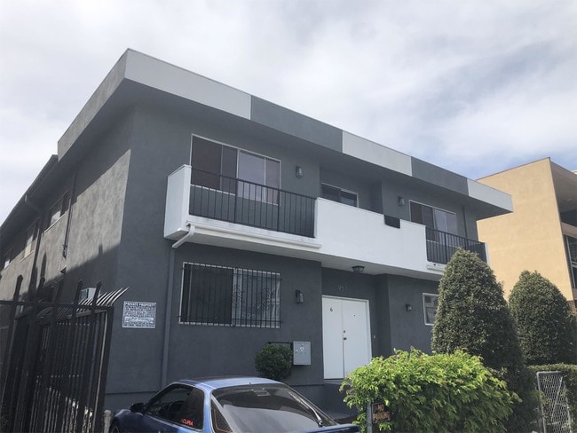 951 Menlo Ave-Unit -3 in Los Angeles, CA - Building Photo - Building Photo