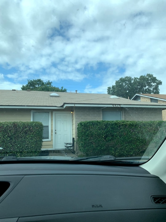 5513 Lochmoor in San Antonio, TX - Building Photo