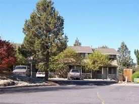 2055 NE York Cir in Bend, OR - Building Photo