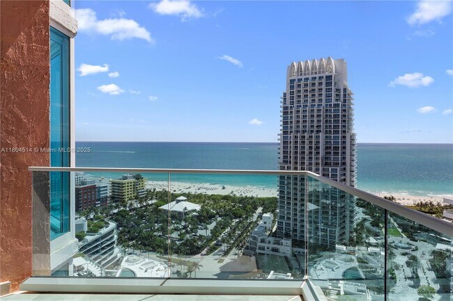 300 South Pointe Dr in Miami Beach, FL - Building Photo - Building Photo