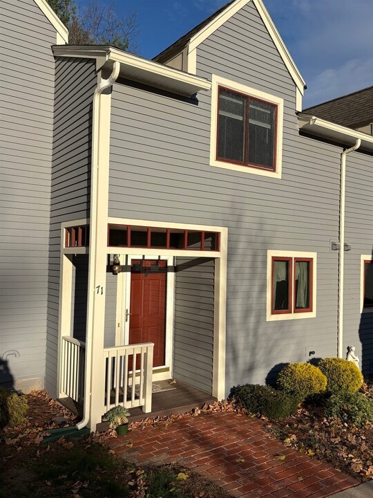 71 Spinnaker Way in Portsmouth, NH - Building Photo
