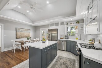 728 Meadow Ln in Bryan, TX - Building Photo - Building Photo