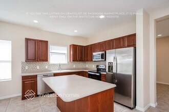 5006 Charles Partin Dr in Parrish, FL - Foto de edificio - Building Photo