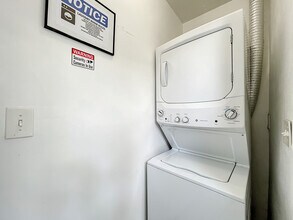 1711 Washington St, Unit 2 in Hollywood, FL - Foto de edificio - Building Photo