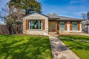 3705 Rockdale Dr in Dallas, TX - Building Photo