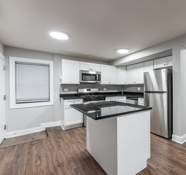 5742 N Winthrop Ave, Unit O12