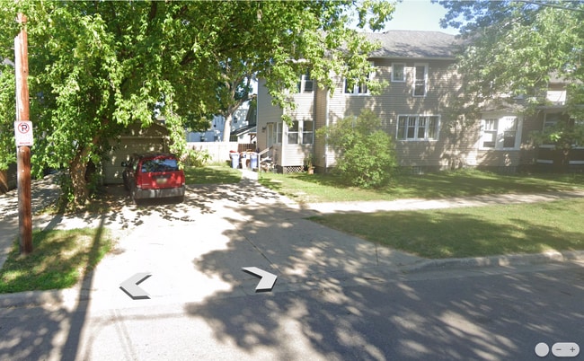 833 10th St NW, Unit Apartment #2 in Grand Rapids, MI - Foto de edificio - Building Photo