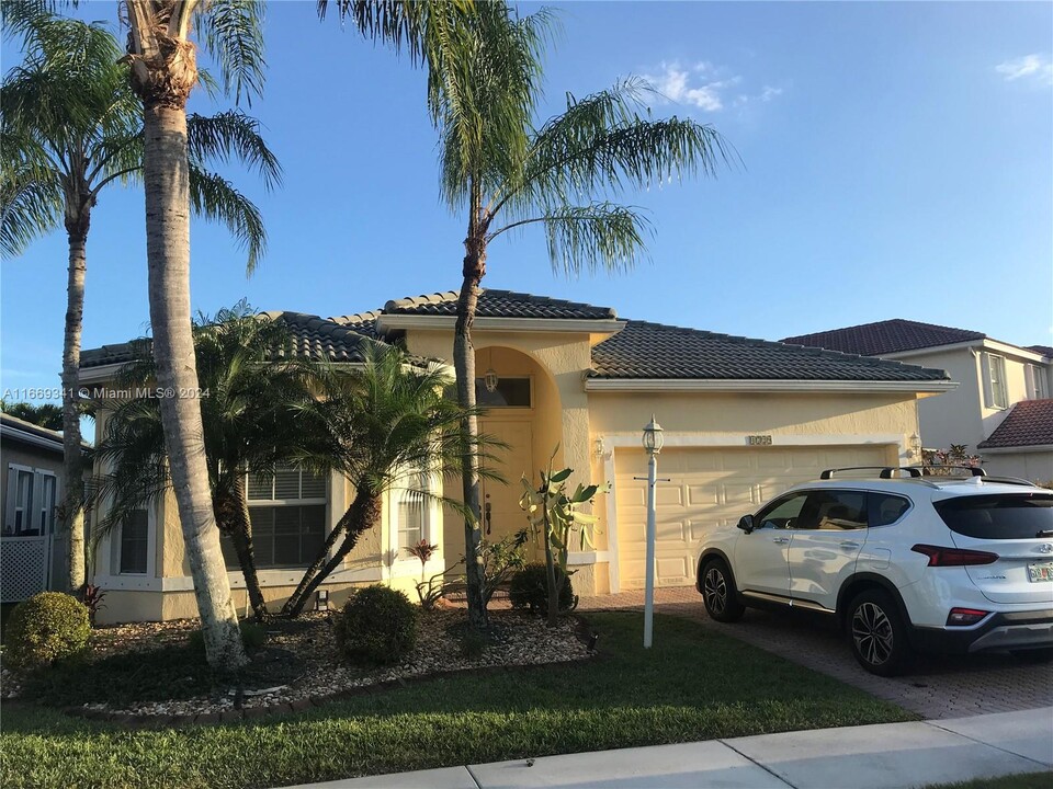 4729 NW 120th Dr in Coral Springs, FL - Foto de edificio