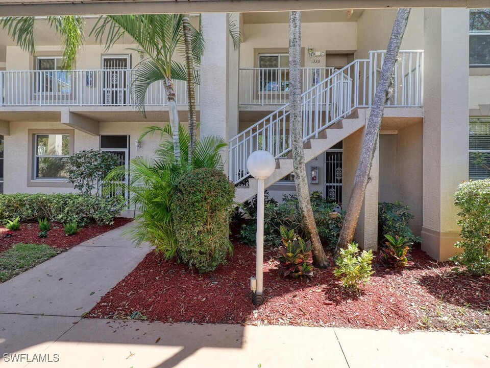 20691 Country Creek Dr in Estero, FL - Foto de edificio