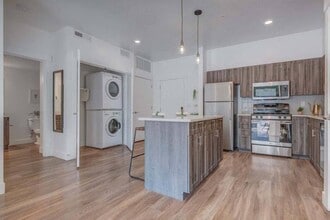 Odessa at the District in South Jordan, UT - Foto de edificio - Building Photo