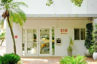 210 5th Ave S in St. Petersburg, FL - Building Photo