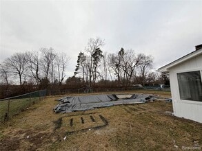 45669 Harmony Ln in Belleville, MI - Building Photo - Building Photo