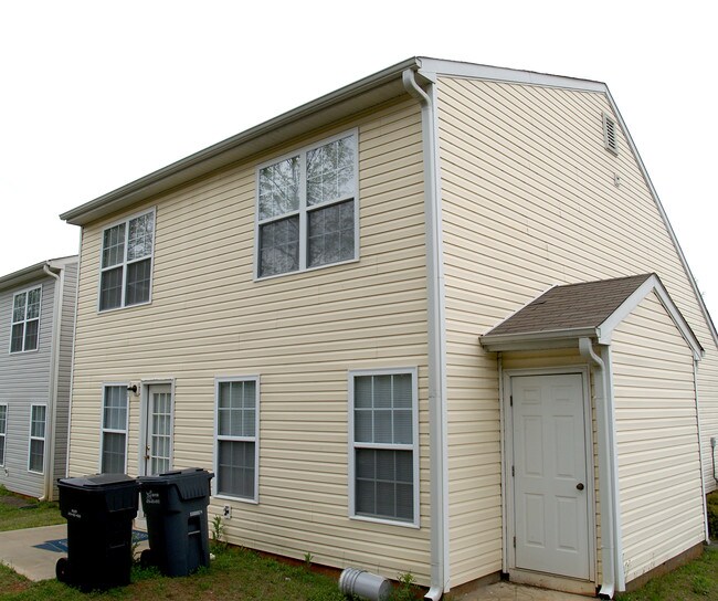 105 Lossie Ln in Mcdonough, GA - Foto de edificio - Building Photo